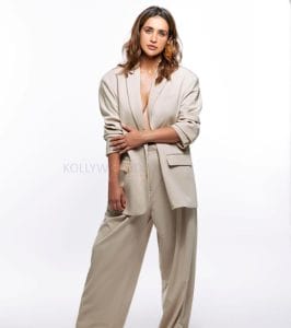 Sexy Aisha Sharma Topless In A Gray Suit Pictures 04 (303476