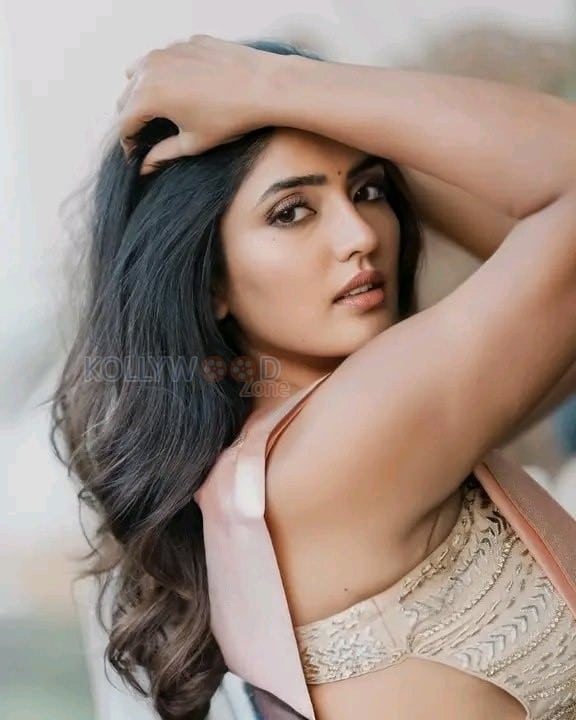 Sexy Eesha Rebba in a Cream Saree with a Sleeveless Blouse Photos 02