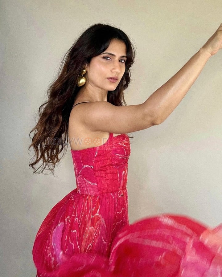 Sexy Fatima Sana Shaikh in a Pink Floral Halter Neck Maxi Dress Photos 02