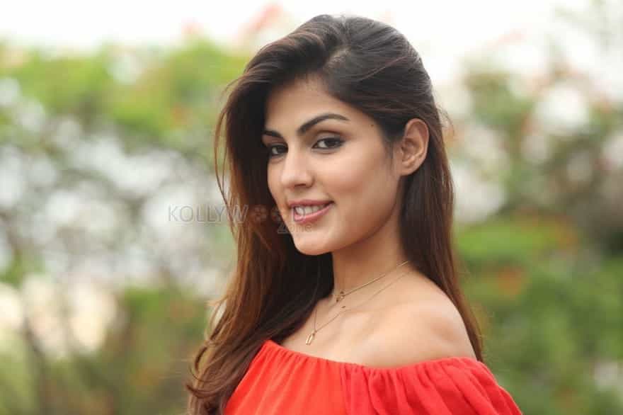 Sexy Indian Actress Rhea Chakraborty Photos