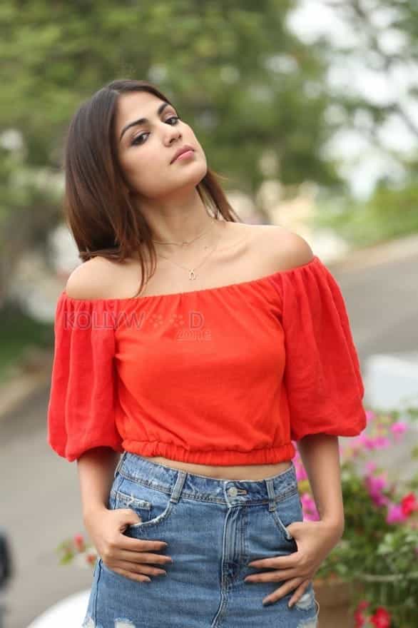 Sexy Indian Actress Rhea Chakraborty Photos