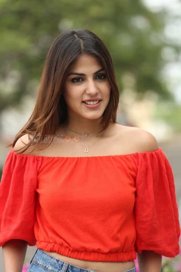 Sexy Indian Actress Rhea Chakraborty Photos