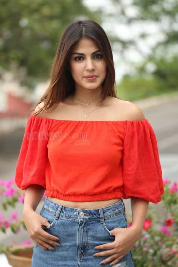 Sexy Indian Actress Rhea Chakraborty Photos