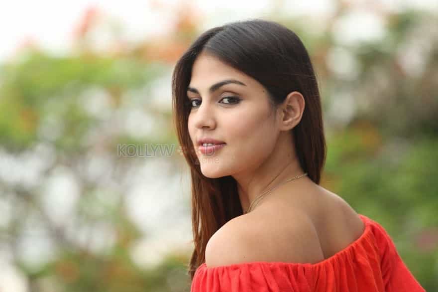 Sexy Indian Actress Rhea Chakraborty Photos