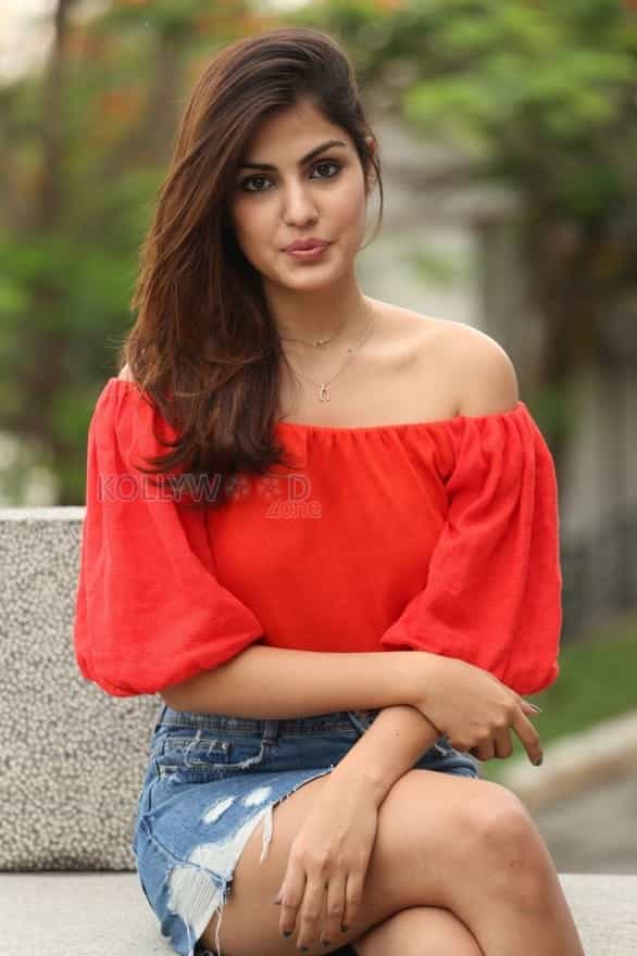 Sexy Indian Actress Rhea Chakraborty Photos