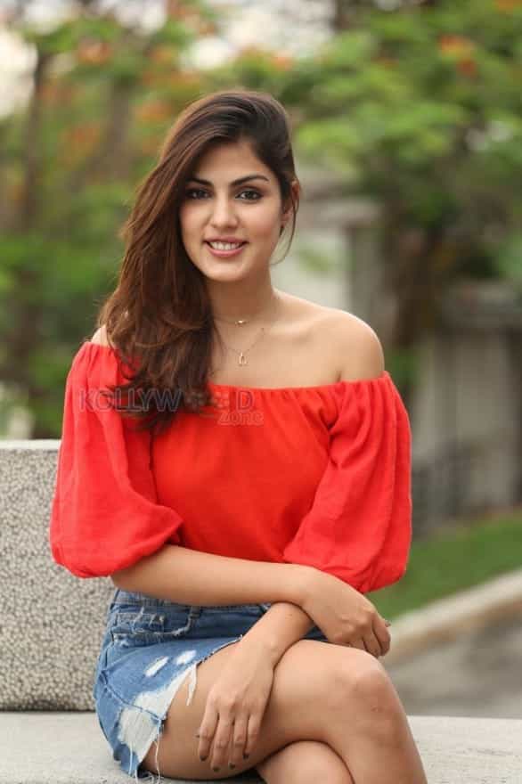 Sexy Indian Actress Rhea Chakraborty Photos