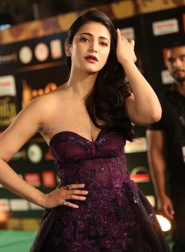 Sexy Shruti Haasan Pics