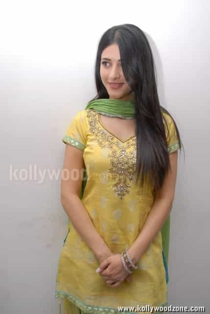 Sexy Shruti Hassan Salwar Photos