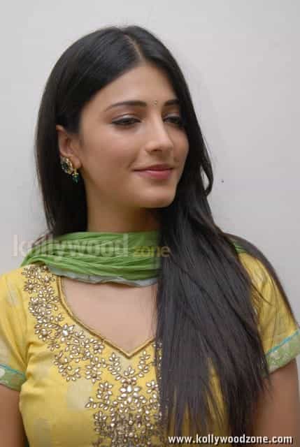 Sexy Shruti Hassan Salwar Photos