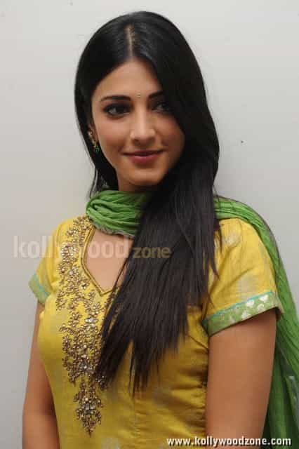 Sexy Shruti Hassan Salwar Photos