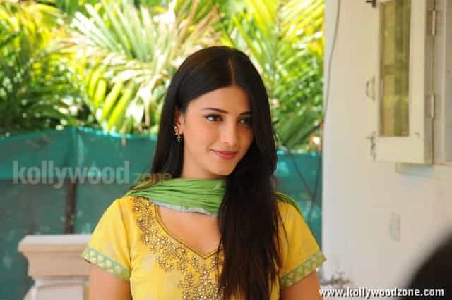 Sexy Shruti Hassan Salwar Photos