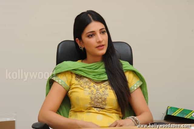 Sexy Shruti Hassan Salwar Photos