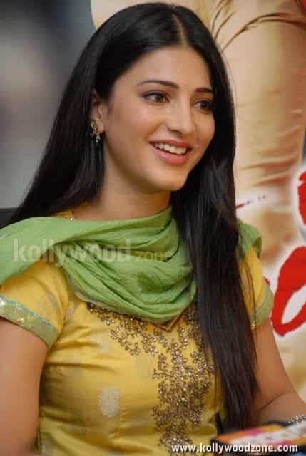 Sexy Shruti Hassan Salwar Photos