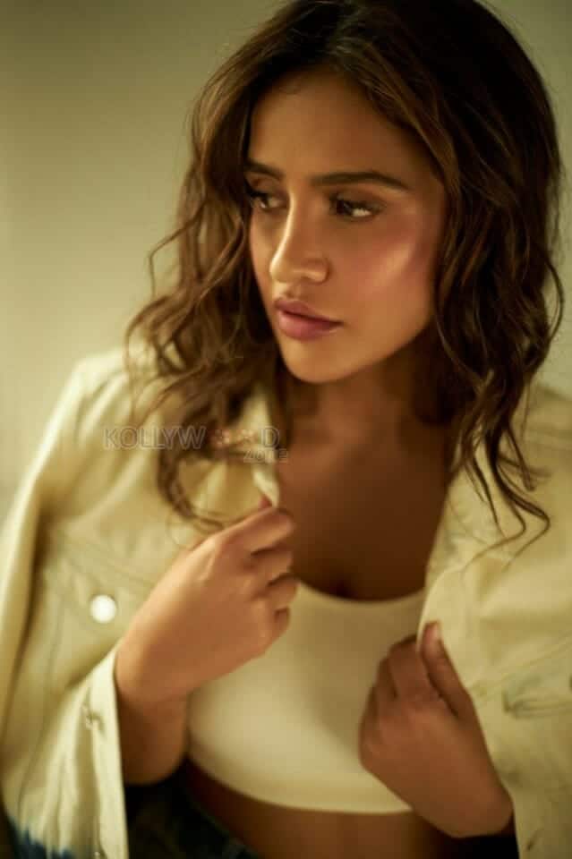 Sexy Sister Aisha Sharma Photoshoot Pictures 02