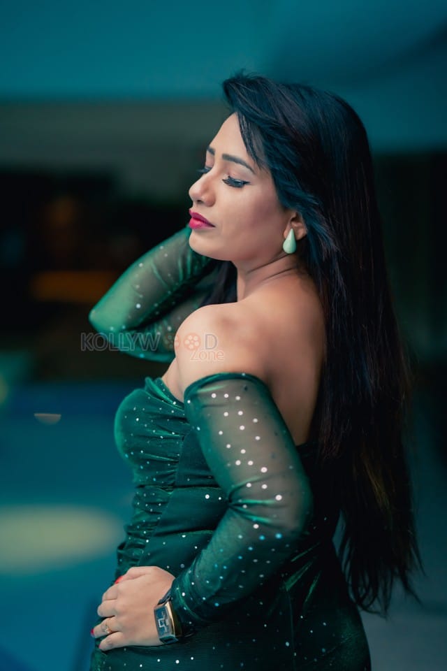 Sexy Telugu Actress Sanjana Naidu Latest Photoshoot Pictures 19
