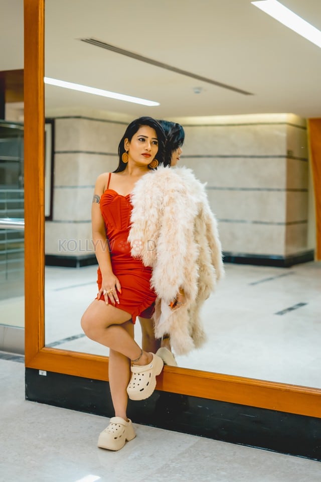 Sexy Telugu Actress Sanjana Naidu Latest Photoshoot Pictures 27