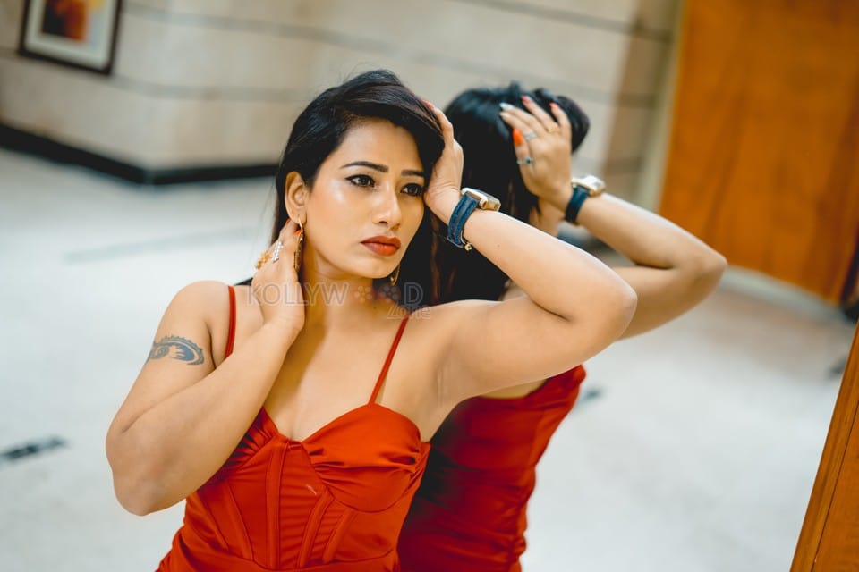 Sexy Telugu Actress Sanjana Naidu Latest Photoshoot Pictures 30