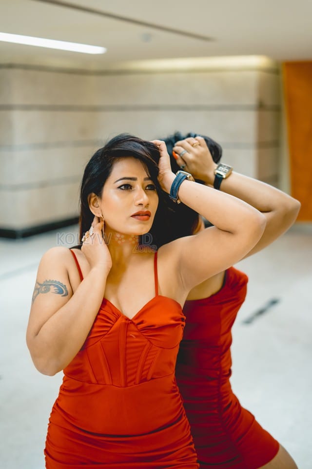 Sexy Telugu Actress Sanjana Naidu Latest Photoshoot Pictures 31