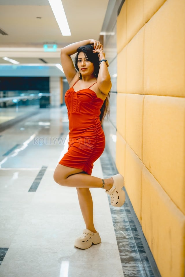 Sexy Telugu Actress Sanjana Naidu Latest Photoshoot Pictures 36