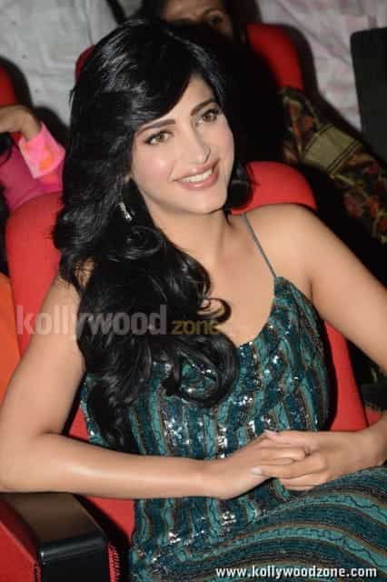 Shruthi Hassan In Yevadu Audio Launch Pictures