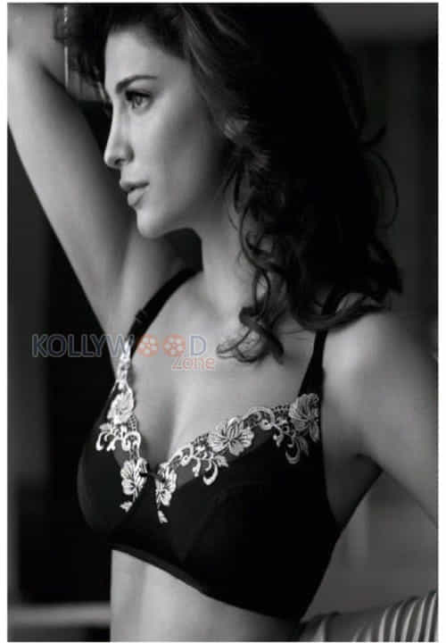 Shruti Haasan Hot Maxim Magazine Photos