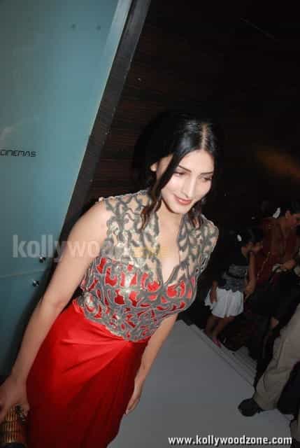 Shruti Hassan At Premiere Photos