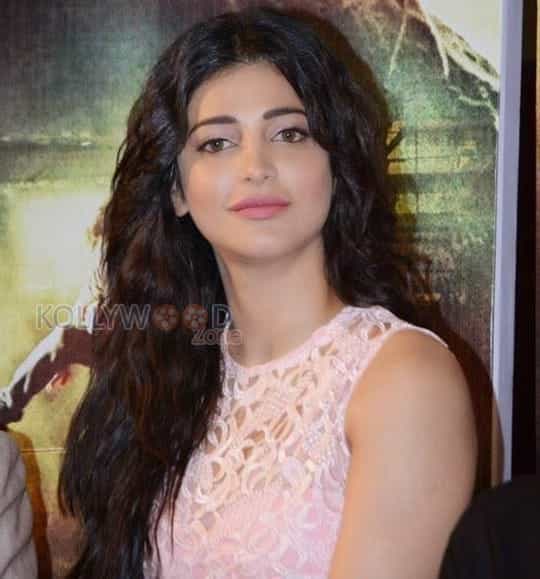 Shruti Hassan At Gabbar Is Back Trailer Lunach Photos