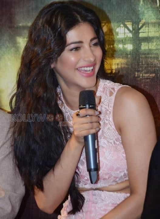 Shruti Hassan At Gabbar Is Back Trailer Lunach Photos
