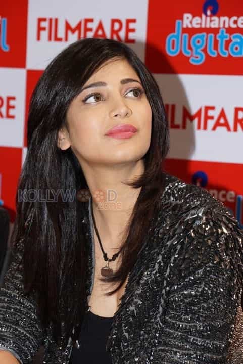 Shruti Hassan At Reliance Digital Filmfare Readers Meet Photos