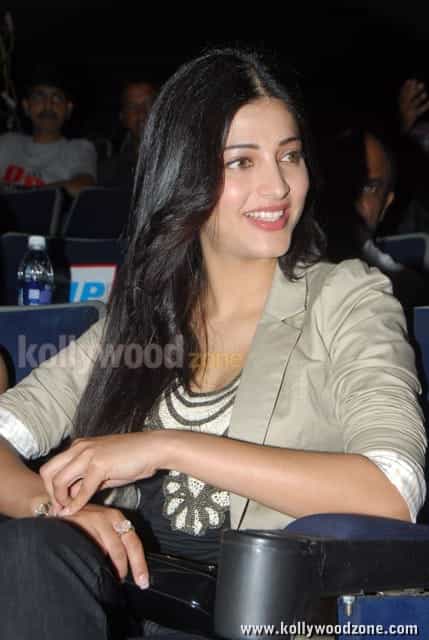 Shruti Hassan Latest Pictures
