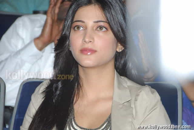 Shruti Hassan Latest Pictures