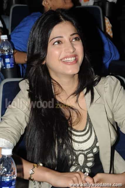 Shruti Hassan Latest Pictures