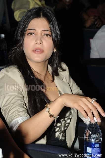 Shruti Hassan Latest Pictures