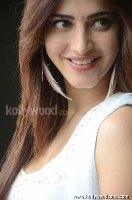 Shruti Hassan Latest Stills