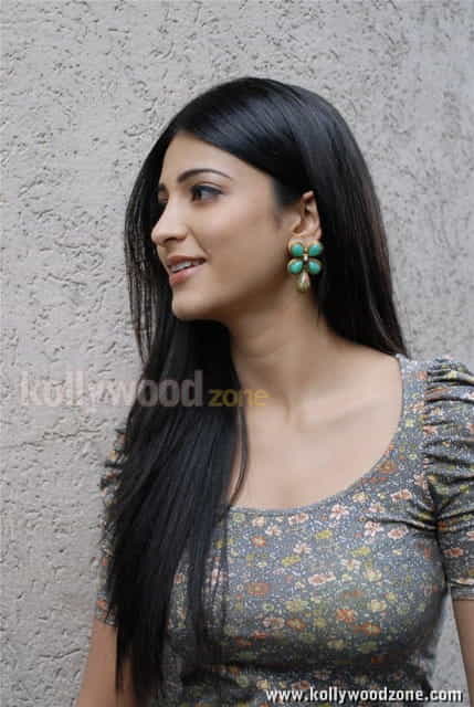 Shruti Hassan Sexy Photos