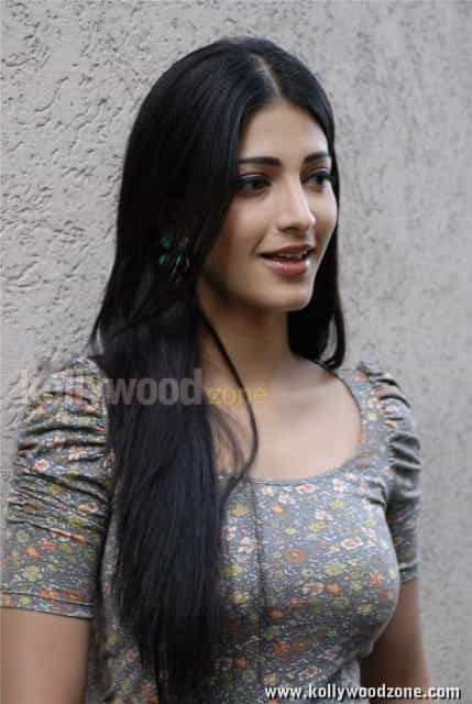 Shruti Hassan Sexy Photos
