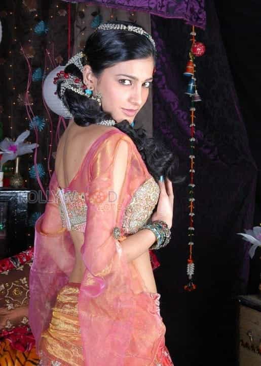 Shruti Hassan Sexy Stills