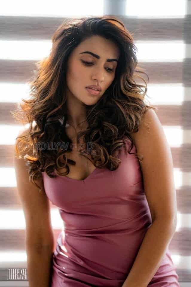 Soorpanagai Movie Heroine Akshara Gowda Sexy Photoshoot Stills 01