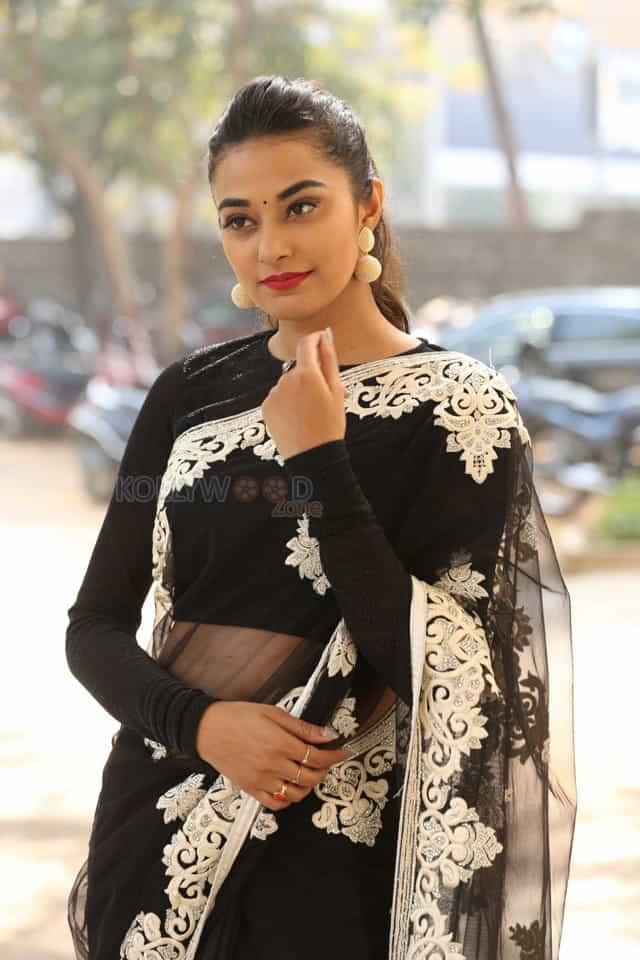 Stefy Patel At Ninnu Thalachi First Look Launch Event Photos