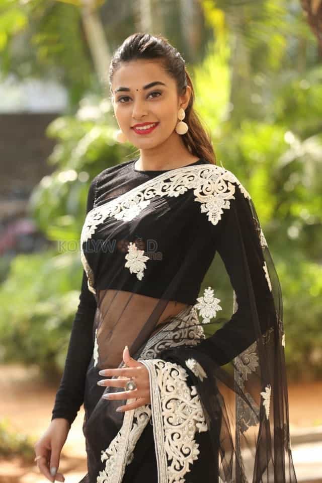 Stefy Patel At Ninnu Thalachi First Look Launch Event Photos