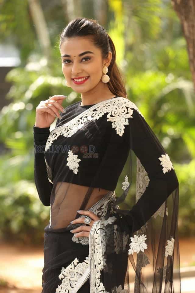 Stefy Patel At Ninnu Thalachi First Look Launch Event Photos