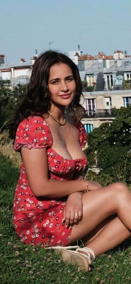 Stunning Aisha Sharma Hot Cleavage Photo 01