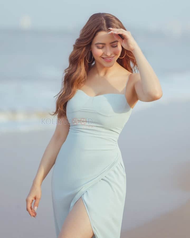 Stylish Aamna Sharif in a Pastel Beach Dress Pictures 01