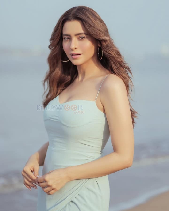 Stylish Aamna Sharif in a Pastel Beach Dress Pictures 02