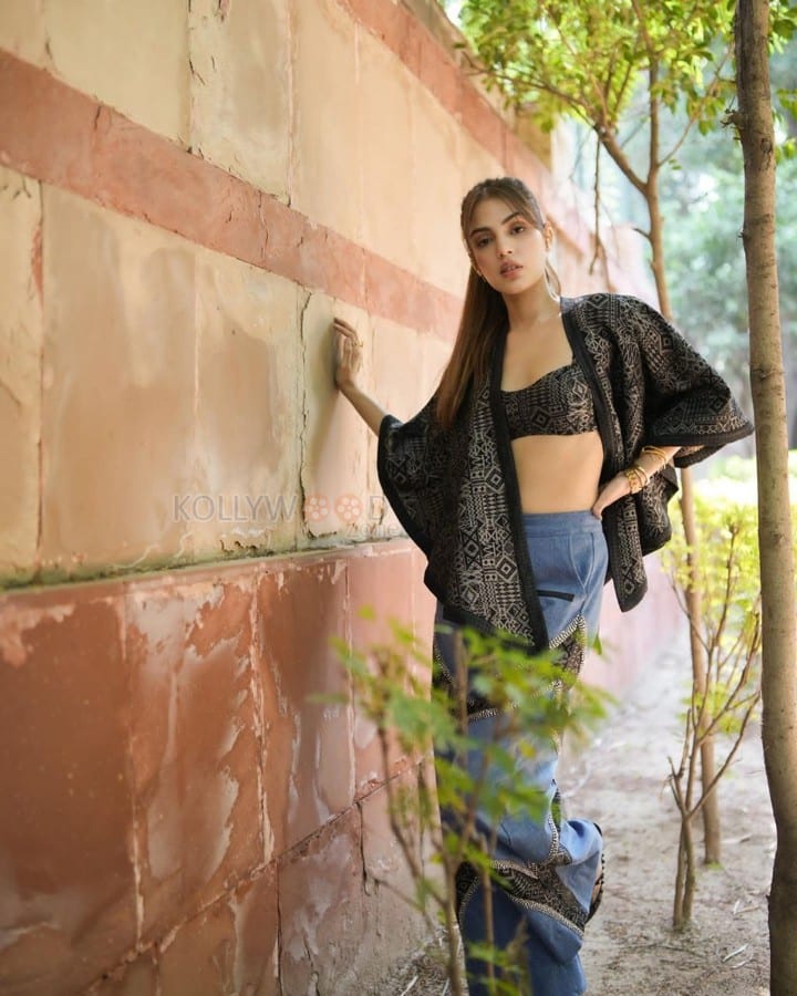 Stylish Rhea Chakraborty in a Printed Black Bralette with a Stylish Black Jacket and Blue Jeans Photos 01