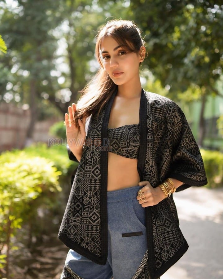 Stylish Rhea Chakraborty in a Printed Black Bralette with a Stylish Black Jacket and Blue Jeans Photos 03