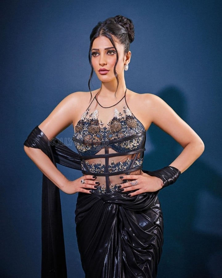 Stylish Shruti Haasan at GQ Men of the Year Awards 2023 Photos 02