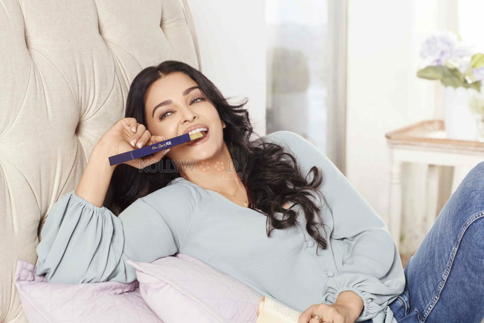 Super Model Aishwarya Rai Diary Milk Ad Photos 01