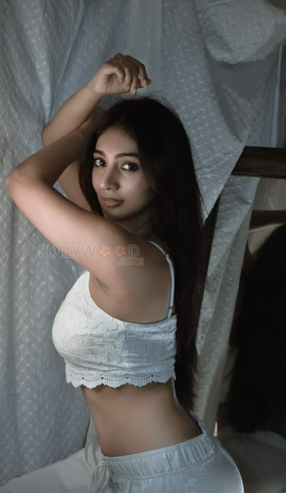 Tamil Actress Bommu Lakshmi Latest Photoshoot Pictures 08