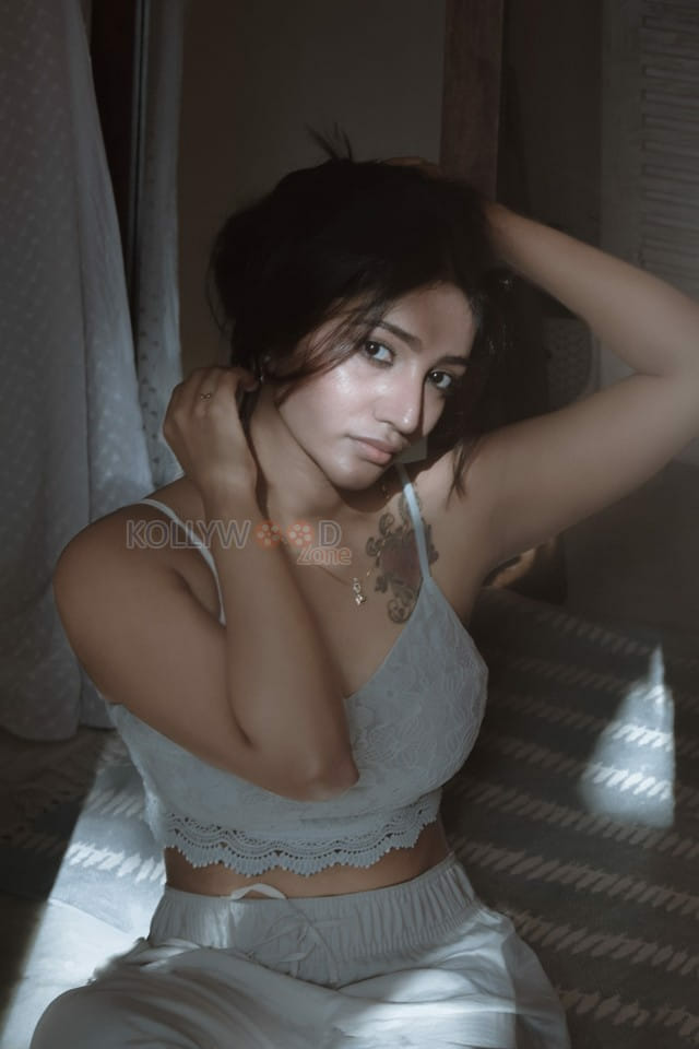 Tamil Actress Bommu Lakshmi Latest Photoshoot Pictures 10
